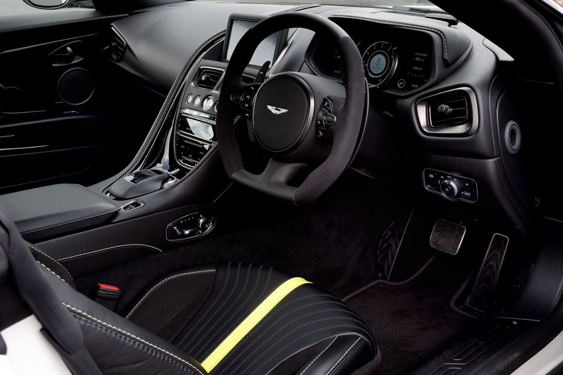 Aston Martin DB11 V12 AMR (Automatic)